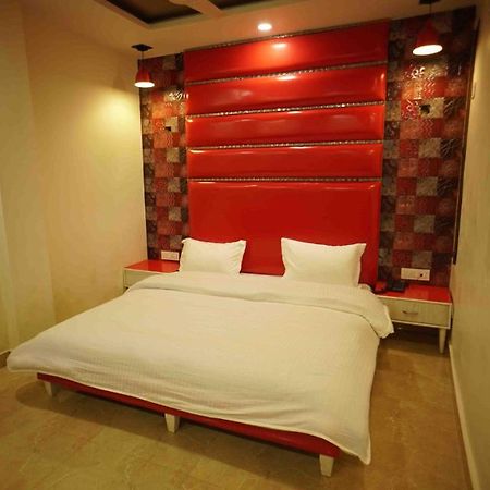Hotel Soluxe Yamunānagar Exterior photo