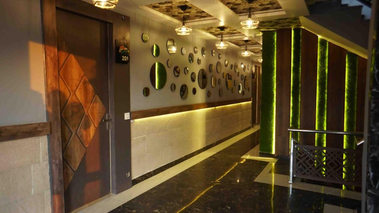 Hotel Soluxe Yamunānagar Exterior photo